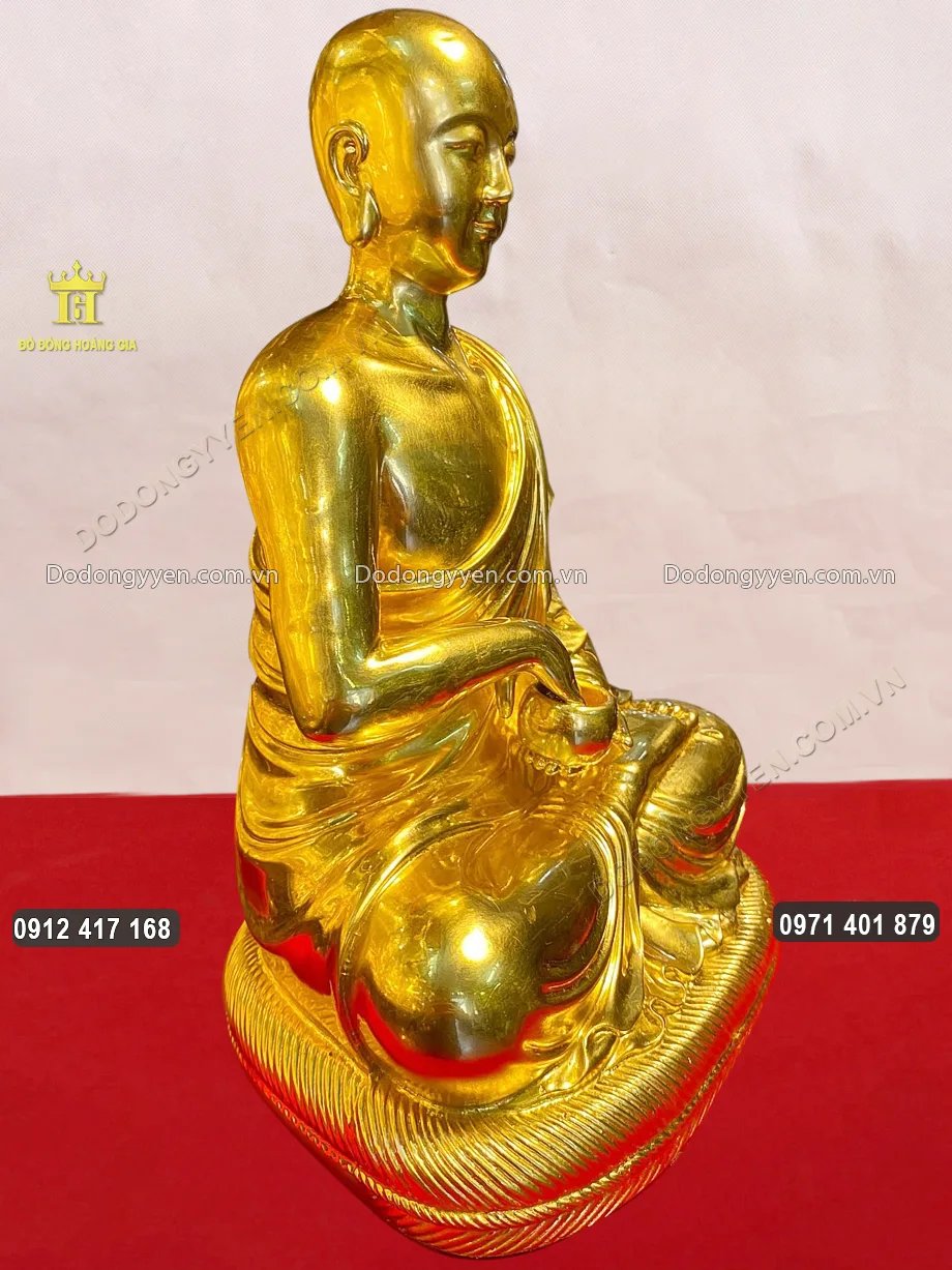 To&agrave;n bộ bề mặt được d&aacute;t v&agrave;ng 24K sang trọng